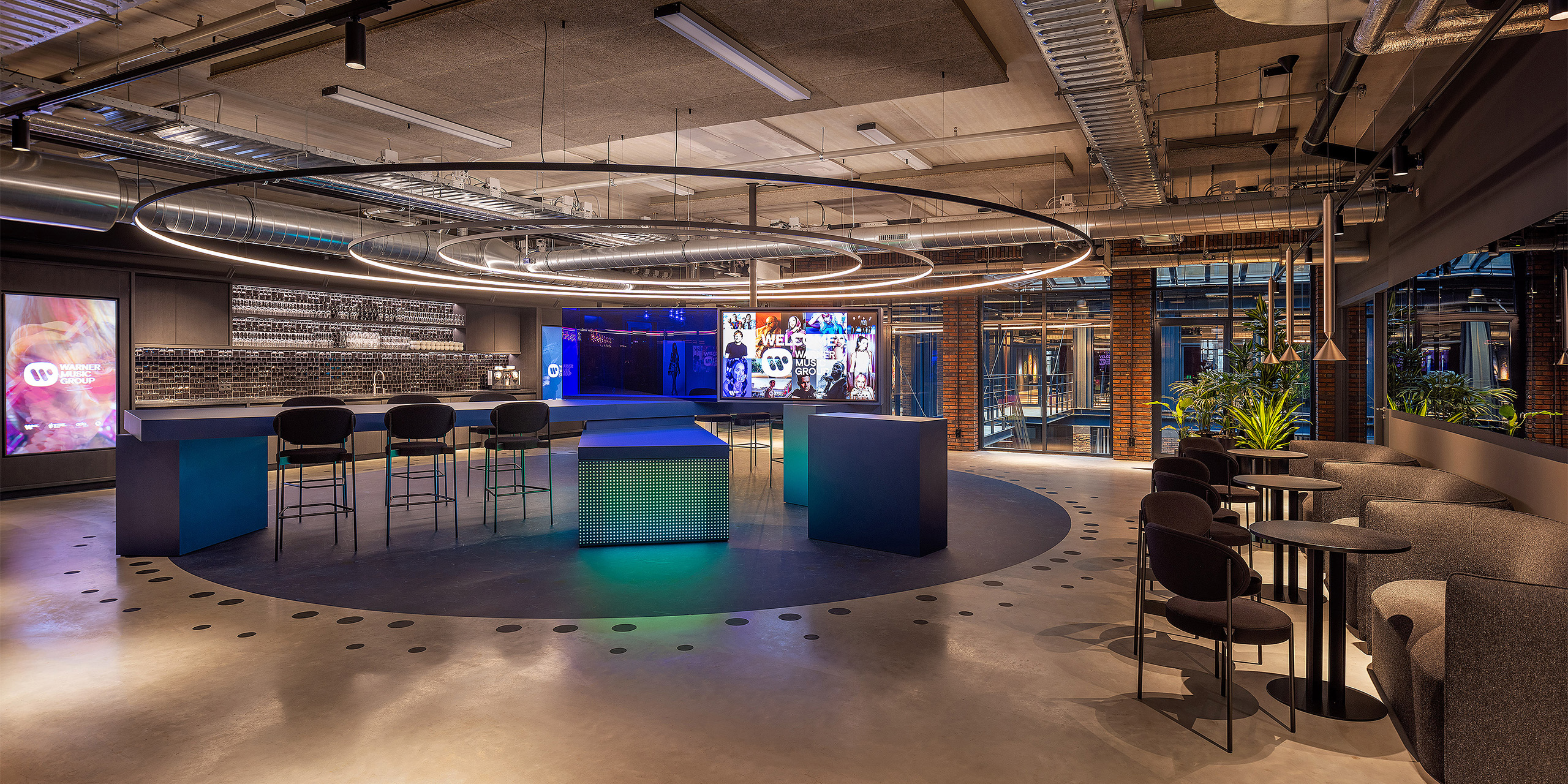 �Inside the speaker� experience Warner Music Group office Amsterdam >